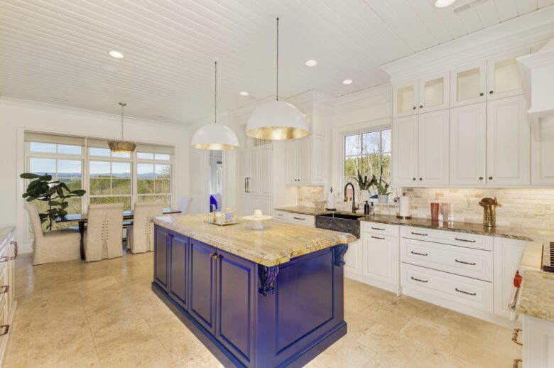 Stunning Mountain Retreat in Lake Keowee Community - Sunset, South Carolina
