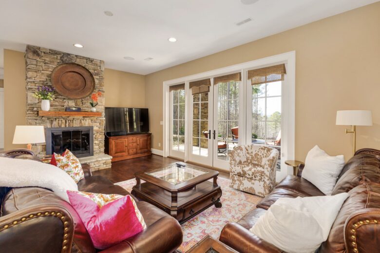 Stunning Mountain Retreat in Lake Keowee Community - Sunset, South Carolina