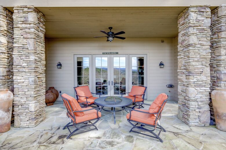Stunning Mountain Retreat in Lake Keowee Community - Sunset, South Carolina