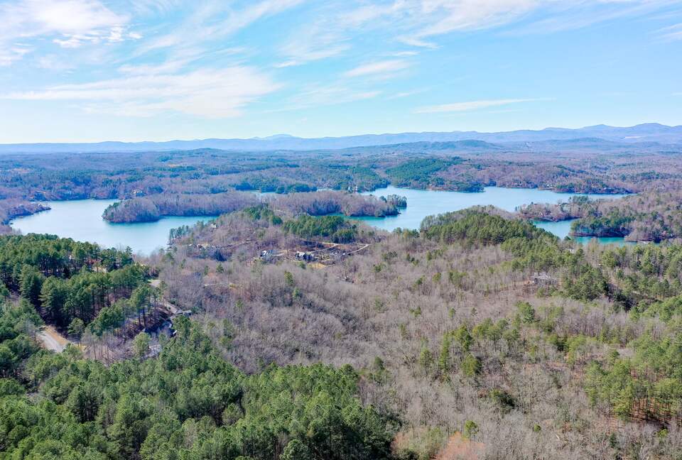 Stunning Mountain Retreat in Lake Keowee Community - Sunset, South Carolina
