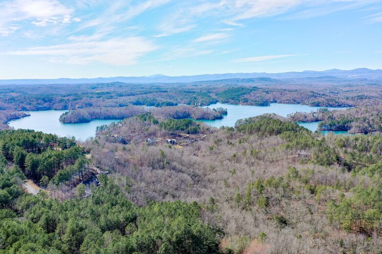 Stunning Mountain Retreat in Lake Keowee Community - Sunset, South Carolina