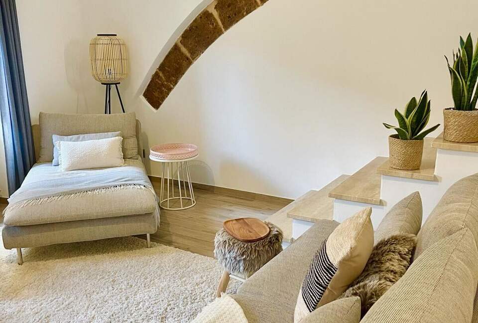 Fully refurbished townhome that kept historic elements