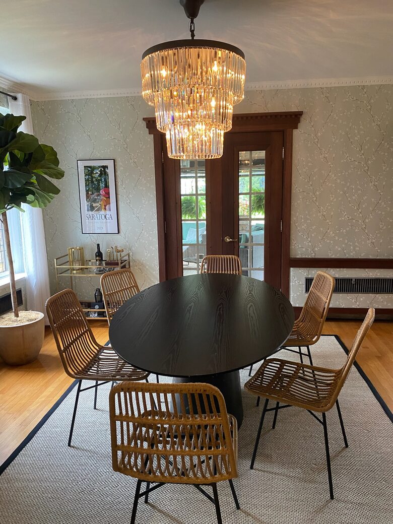 Dining room seats 6-8 comfortably