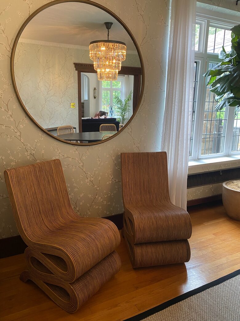 Sitting area in dining room