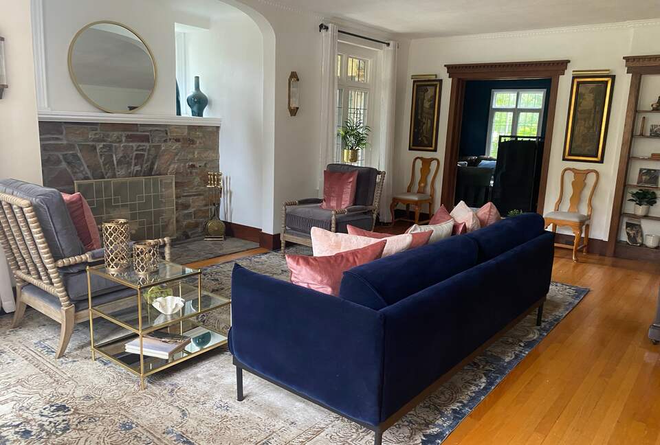 Spacious living room with fireplace