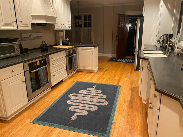 Kitchen with eat-in area and modern amenities