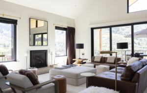 Lovely home overlooking the stunning Nordic Mountain Ski Resort - Eden, Utah