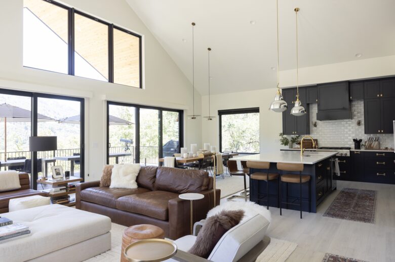 Lovely home overlooking the stunning Nordic Mountain Ski Resort - Eden, Utah