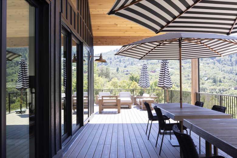 Lovely home overlooking the stunning Nordic Mountain Ski Resort - Eden, Utah