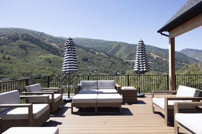 Lovely home overlooking the stunning Nordic Mountain Ski Resort - Eden, Utah