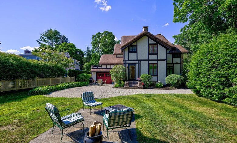 Elegant 7-Bedroom Craftsman in the Heart of Saratoga Springs - Saratoga Springs, New York