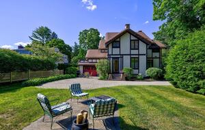 Elegant 7-Bedroom Craftsman in the Heart of Saratoga Springs - Saratoga Springs, New York