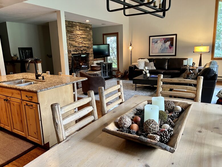 Cozy Home Nestled between Vail & Beaver Creek - Avon, Colorado
