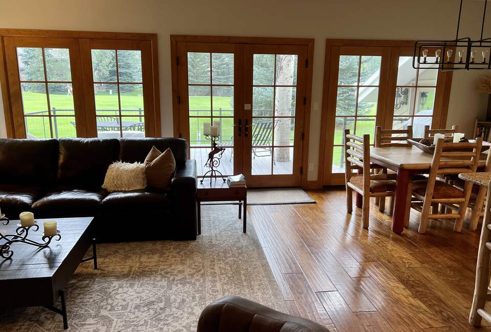 Great room with windows looking onto a deck and Eagle Vail Golf Course