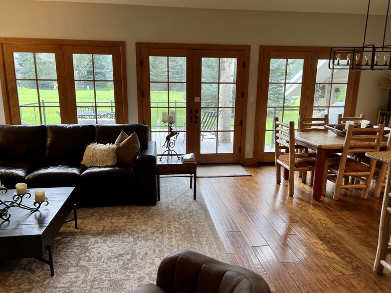 Great room with windows looking onto a deck and Eagle Vail Golf Course