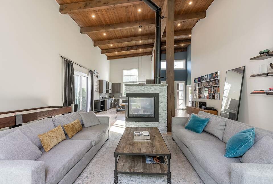 Tranquil Modern Retreat in the Sea-to-Sky Corridor - Squamish, Canada