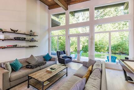 Tranquil Modern Retreat in the Sea-to-Sky Corridor - Squamish, Canada