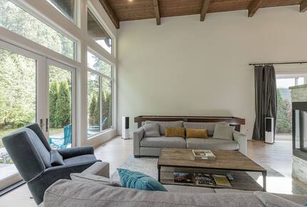 Tranquil Modern Retreat in the Sea-to-Sky Corridor - Squamish, Canada