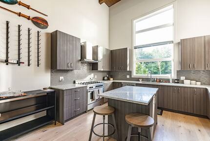 Tranquil Modern Retreat in the Sea-to-Sky Corridor - Squamish, Canada