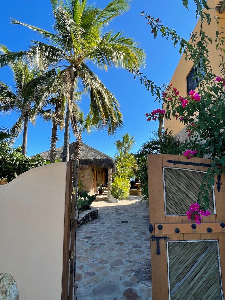 Beautiful Beachfront Hacienda - Baja California Sur, Mexico