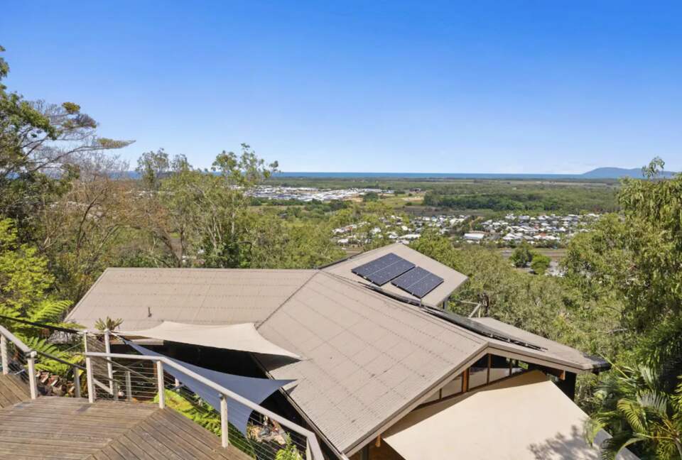 Rainforest Treehouse Sanctuary | Ocean Views - Cairns, Australia