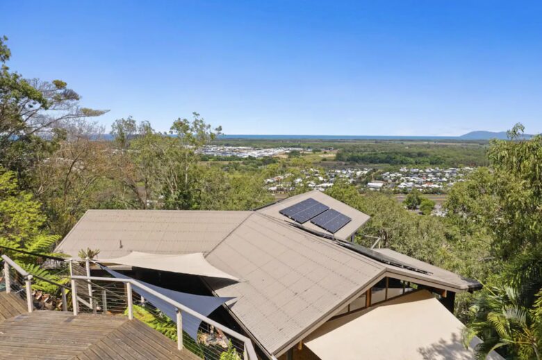 Rainforest Treehouse Sanctuary | Ocean Views - Cairns, Australia