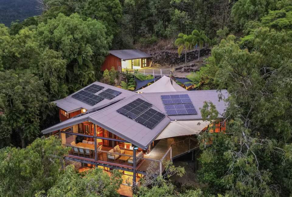Rainforest Treehouse Sanctuary | Ocean Views - Cairns, Australia