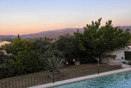 Tri-Residence Villa with Pool in Provence - Gargas, France