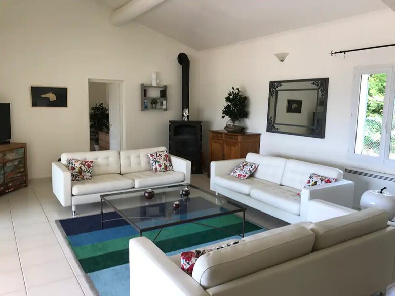 Tri-Residence Villa with Pool in Provence - Gargas, France