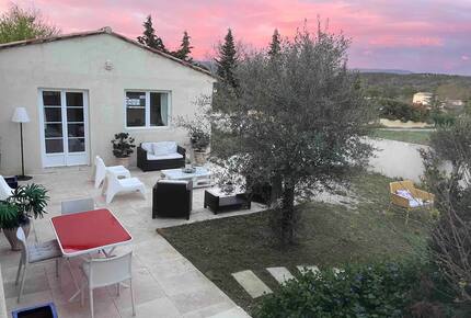 Tri-Residence Villa with Pool in Provence - Gargas, France