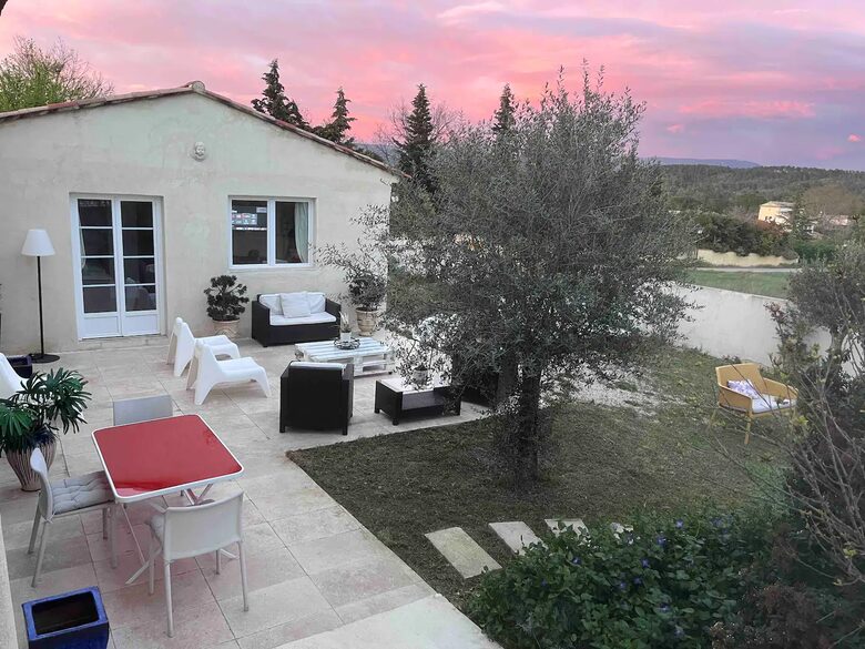 Tri-Residence Villa with Pool in Provence - Gargas, France