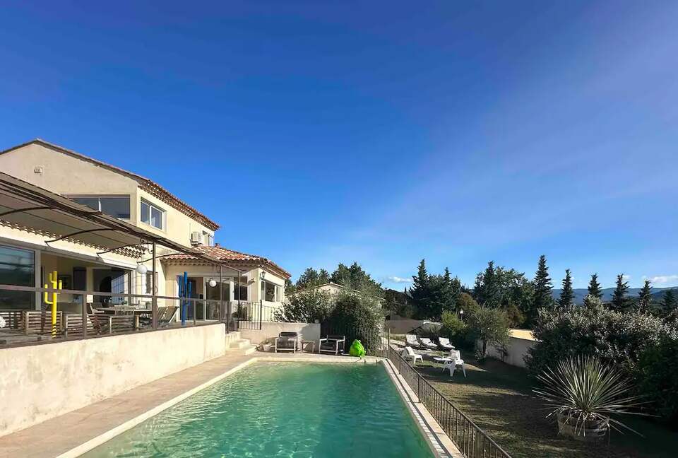 Tri-Residence Villa with Pool in Provence - Gargas, France