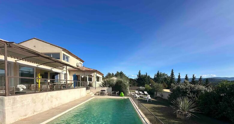 Tri-Residence Villa with Pool in Provence - Gargas, France