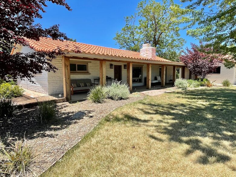 Adobe Acres Ranch House - Santa Ysabel, California