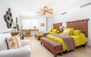 Large 4th bedroom with 2 queen beds