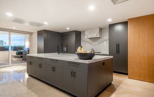 Fully equipped chefs kitchen
