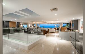 Large indoor/outdoor living area, ideal for large family gatherings