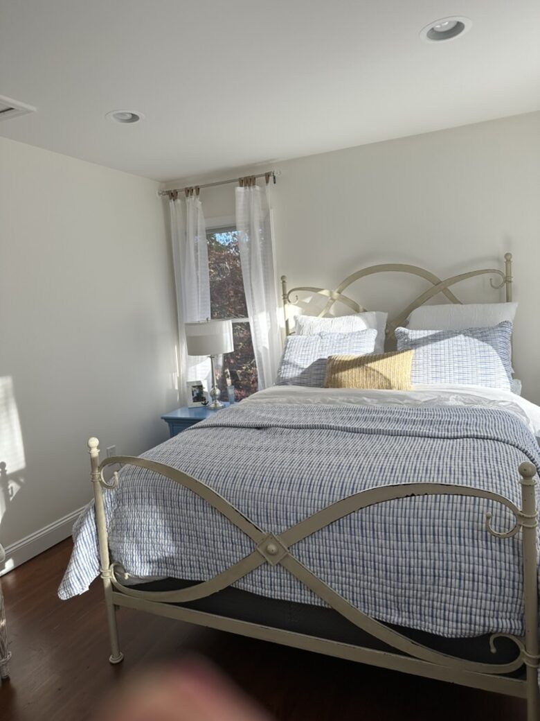 Second bedroom with Queen sized bed