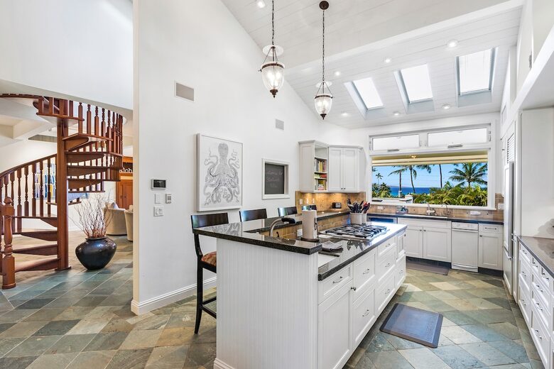 Rock Legend’s Maui Escape - Lahaina, Hawaii