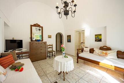 Amoni House – Authentic Village Stay in Santorini - Pyrgos Kallistis, Santorini, Greece