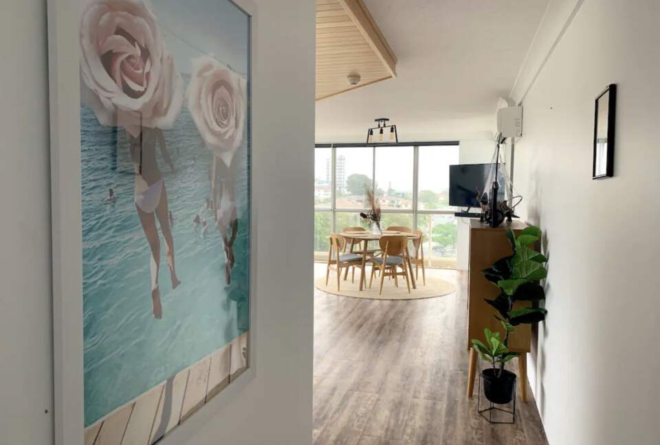 Stylish Apartment on Burleigh Heads Beachfront - Gold Coast, Australia