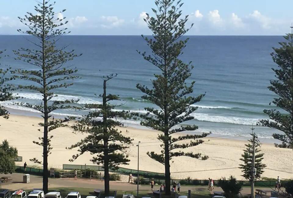 Stylish Apartment on Burleigh Heads Beachfront - Gold Coast, Australia
