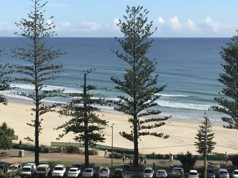 Stylish Apartment on Burleigh Heads Beachfront - Gold Coast, Australia