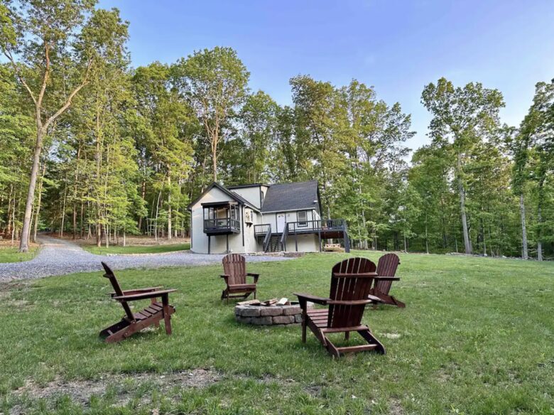 Cozy Chalet Near Berkeley Springs & Harpers Ferry - Gerrardstown, West Virginia
