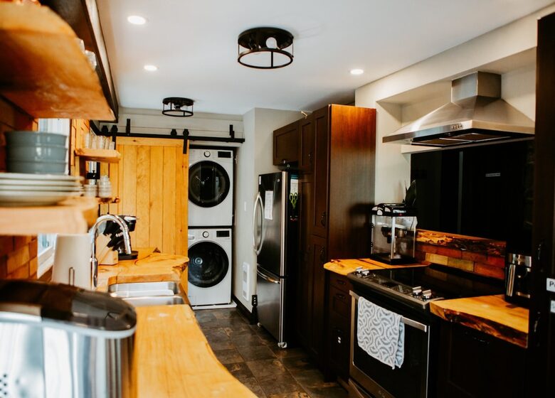 Charming 3-Bedroom Cabin Retreat in the Woods - Coboconk, Canada