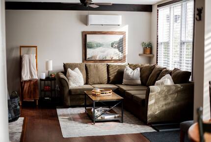 Charming 3-Bedroom Cabin Retreat in the Woods - Coboconk, Canada