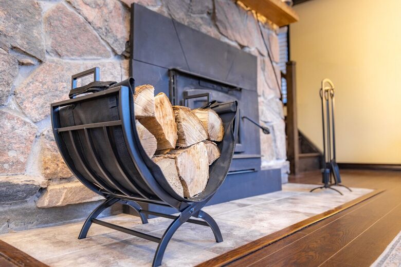 Charming 3-Bedroom Cabin Retreat in the Woods - Coboconk, Canada