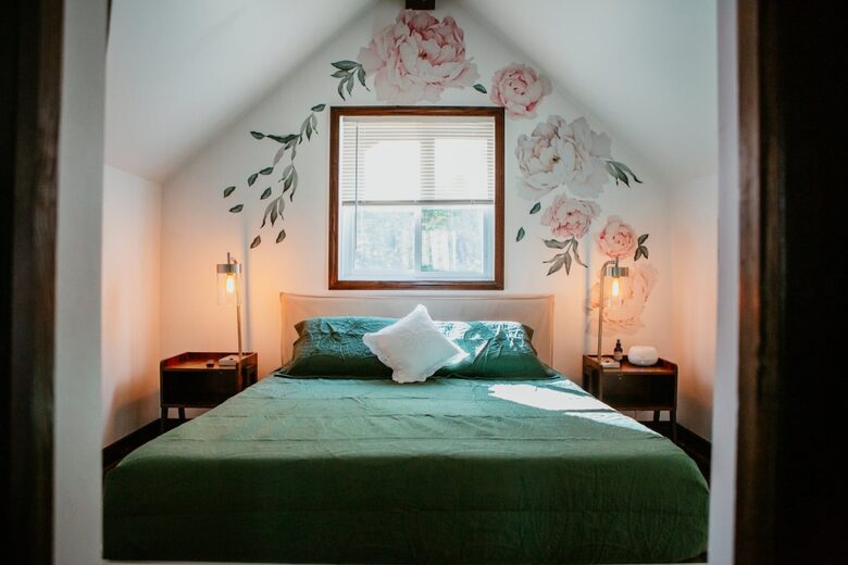 Charming 3-Bedroom Cabin Retreat in the Woods - Coboconk, Canada