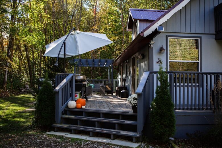 Charming 3-Bedroom Cabin Retreat in the Woods - Coboconk, Canada