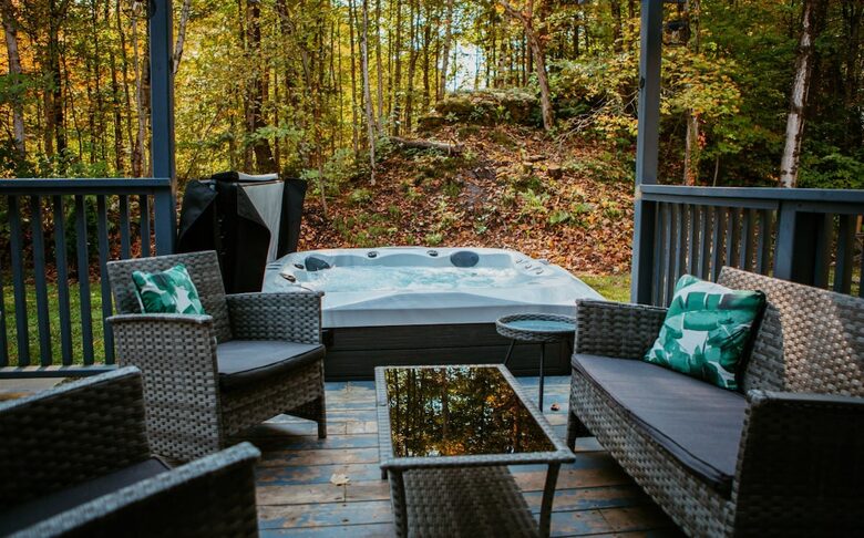 Charming 3-Bedroom Cabin Retreat in the Woods - Coboconk, Canada